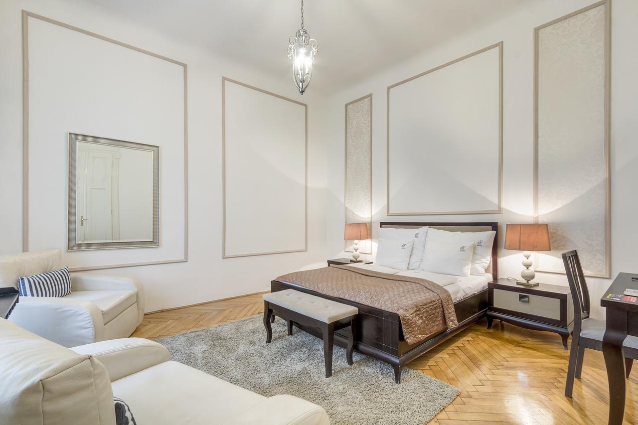Fashion Street Luxury Apartment — Photos 3